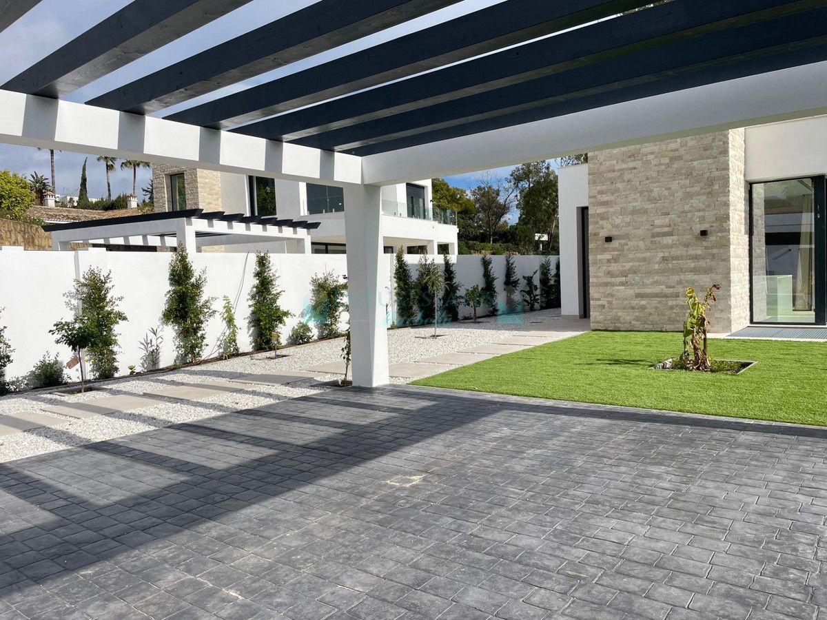 Villa en venta en Estepona
