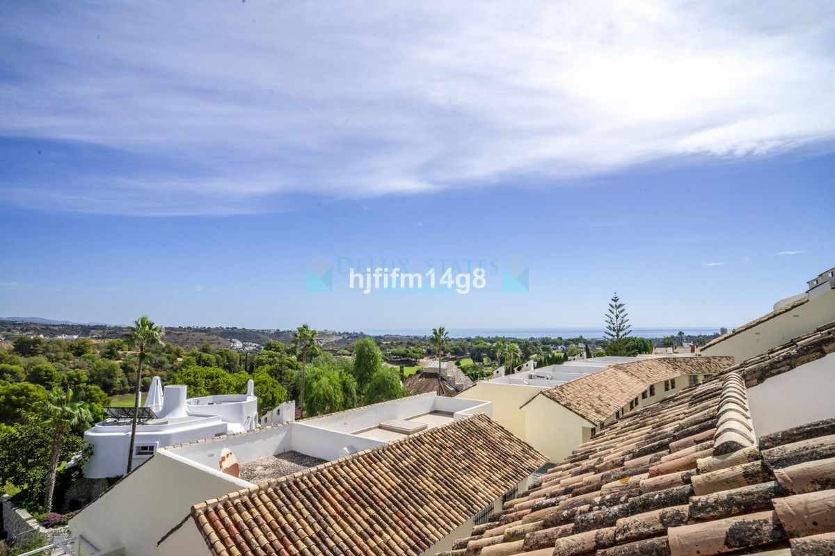 Town House for sale in Nueva Andalucia