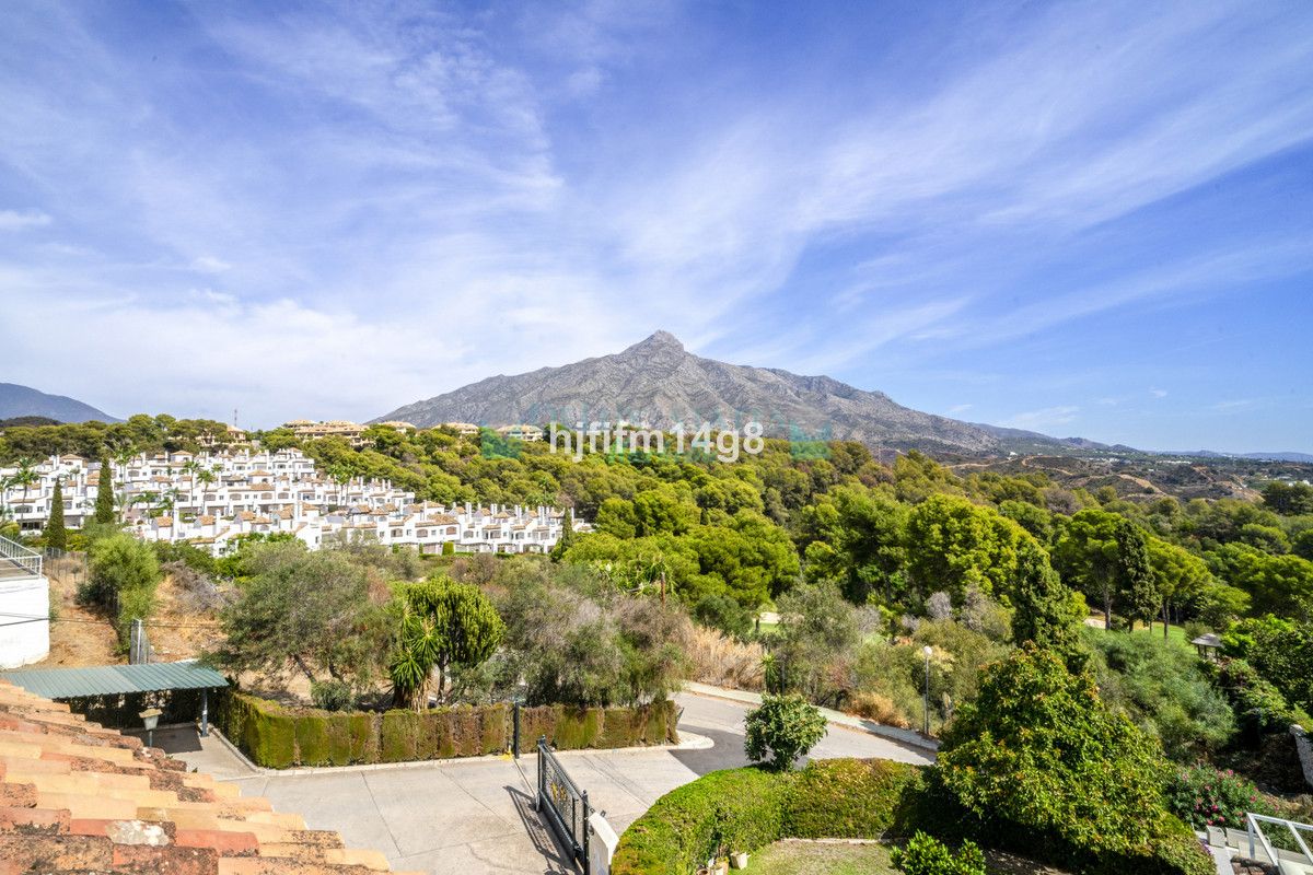 Town House for sale in Nueva Andalucia