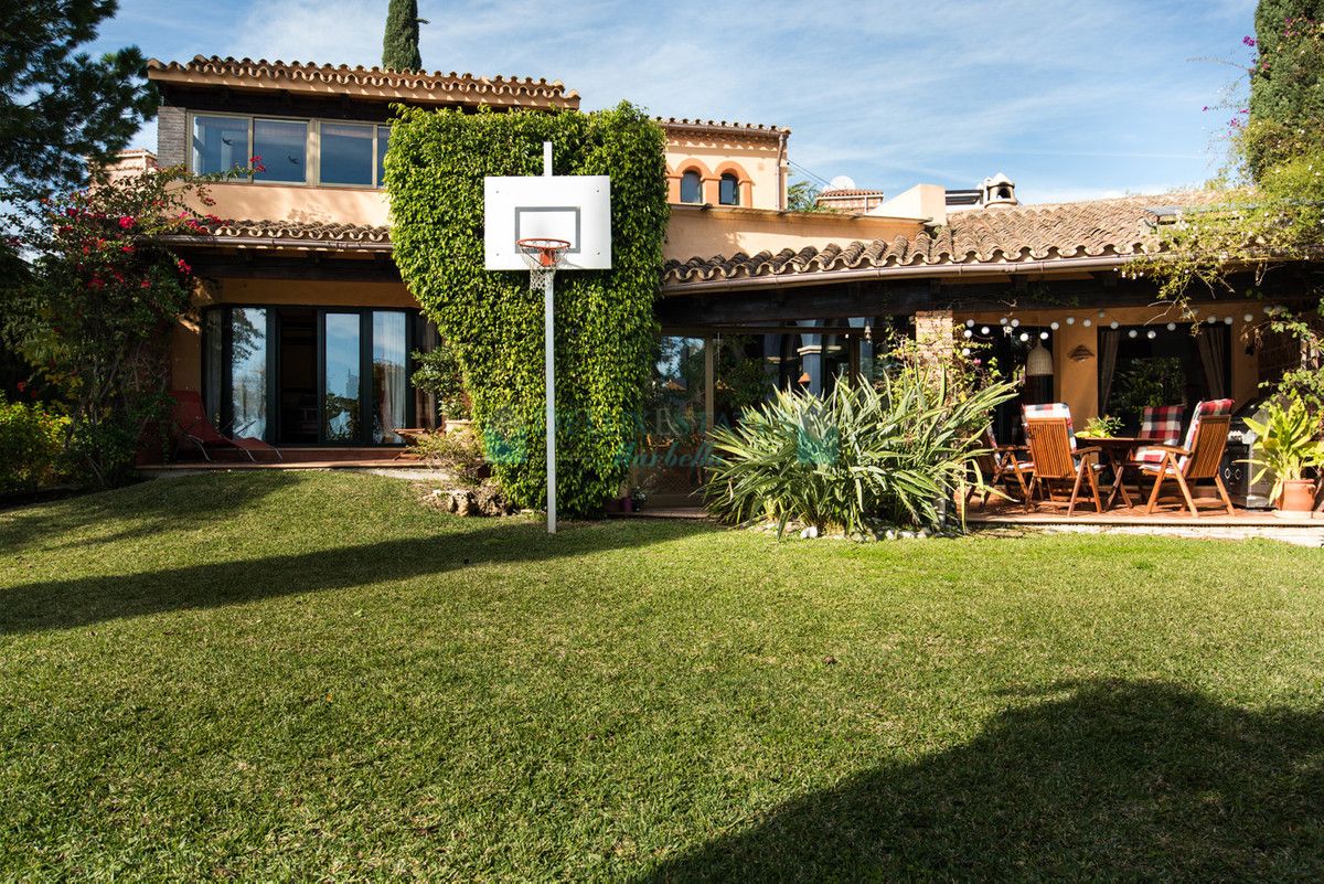 Villa for sale in Bel Air, Estepona