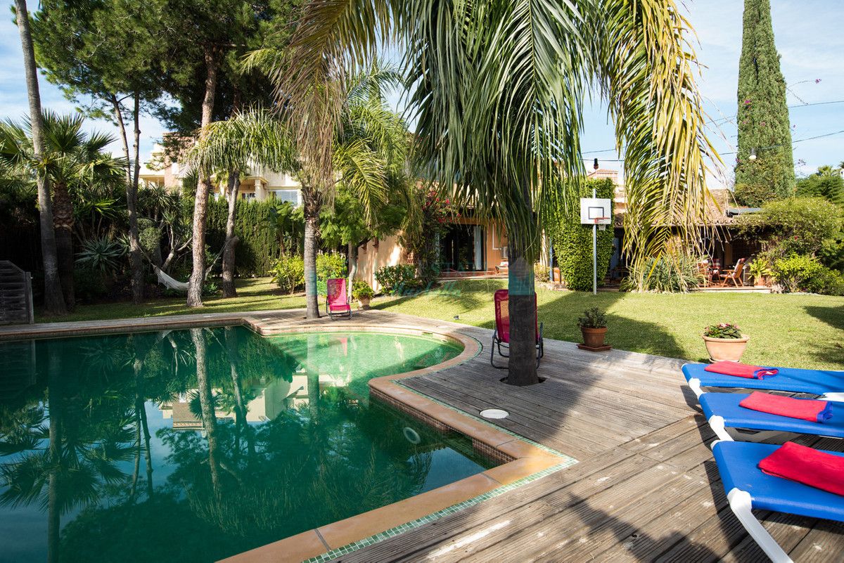 Villa for sale in Bel Air, Estepona