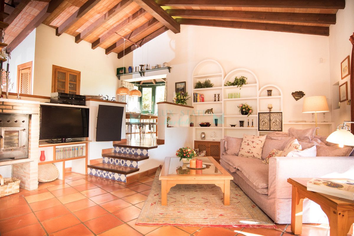 Villa for sale in Bel Air, Estepona