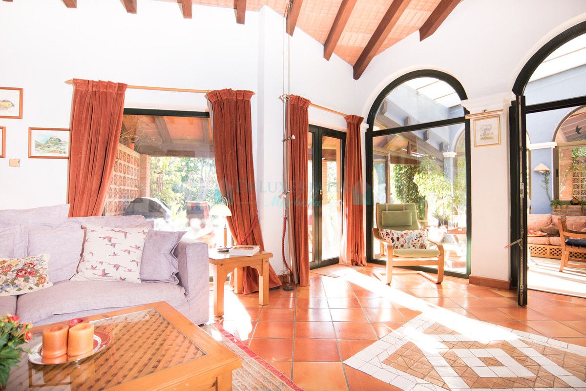 Villa for sale in Bel Air, Estepona