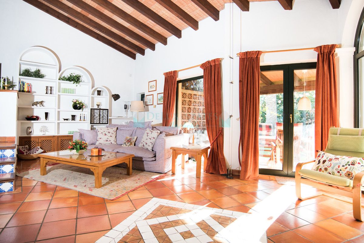 Villa for sale in Bel Air, Estepona