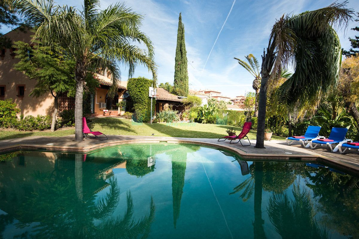 Villa for sale in Bel Air, Estepona