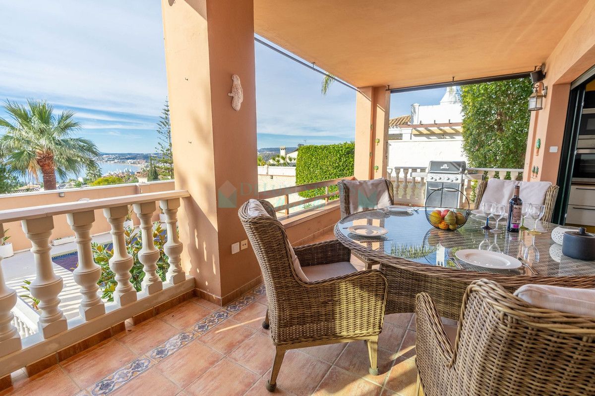 Villa en venta en Estepona