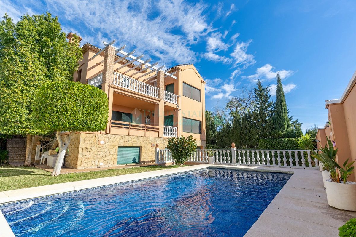 Villa en venta en Estepona