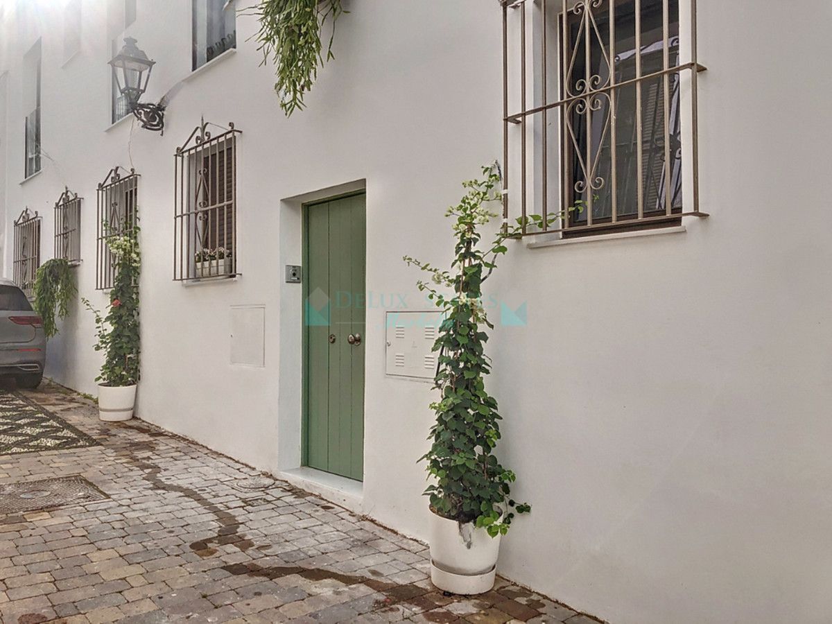 Town House for sale in Estepona