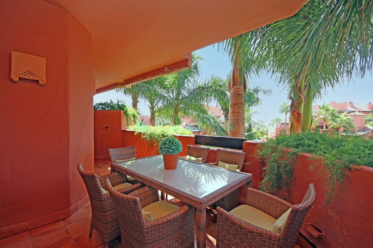 Apartment for sale in New Golden Mile, Estepona