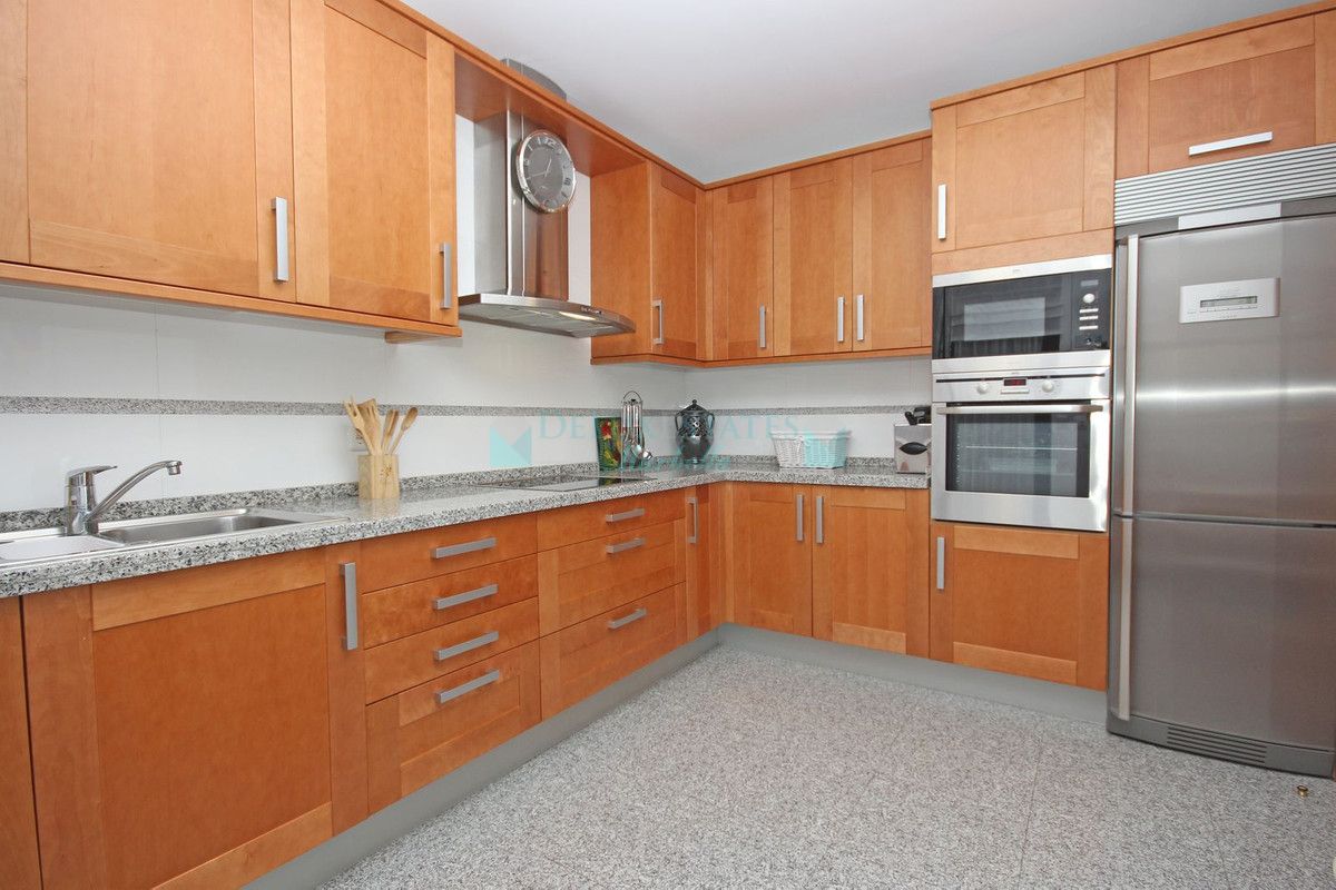 Apartment for sale in New Golden Mile, Estepona