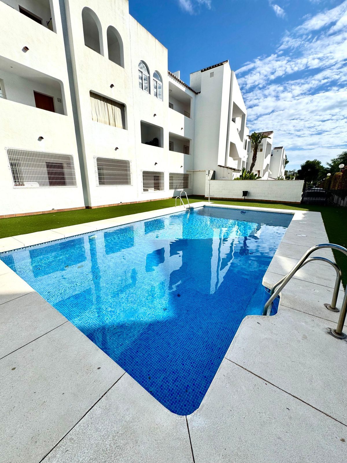 Ground Floor Apartment for sale in El Paraiso, Estepona