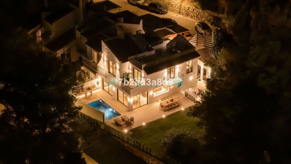 Semi Detached Villa for sale in Nueva Andalucia