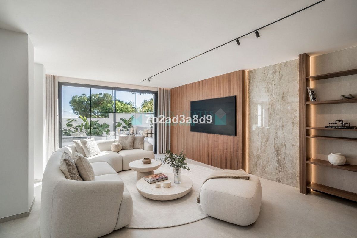 Semi Detached Villa for sale in Nueva Andalucia