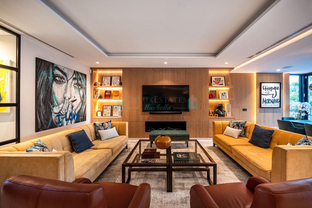 Villa for sale in Nueva Andalucia