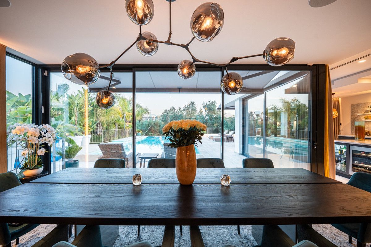 Villa for sale in Nueva Andalucia