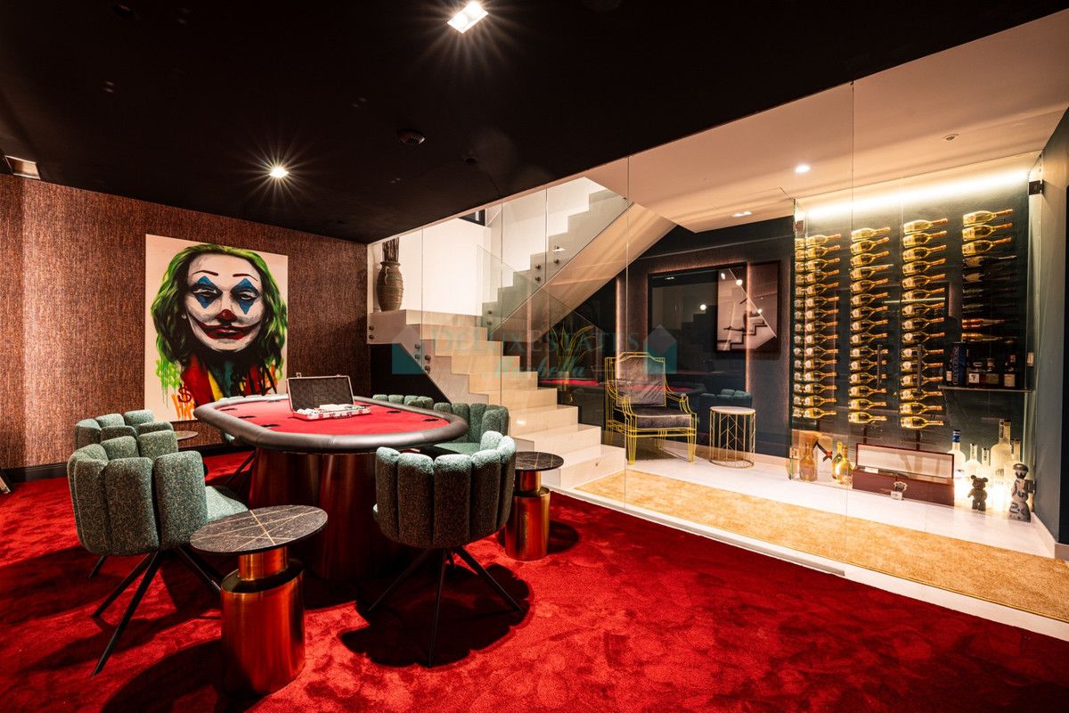 Villa for sale in Nueva Andalucia