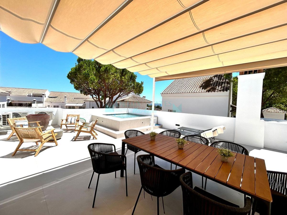 Penthouse for sale in Nueva Andalucia