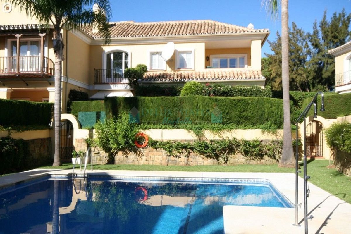 Adosado en venta en Elviria, Marbella Este