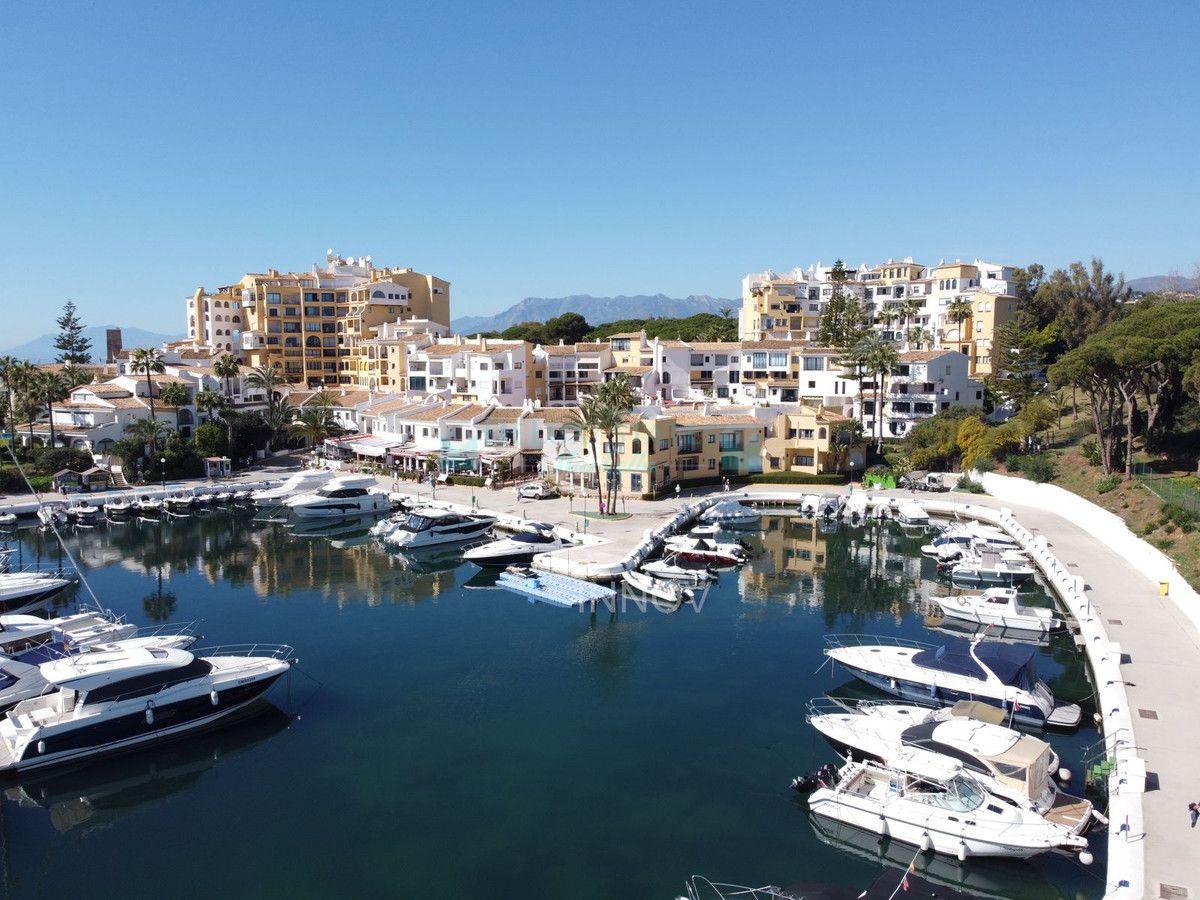 Apartment for sale in Cabopino, Marbella East