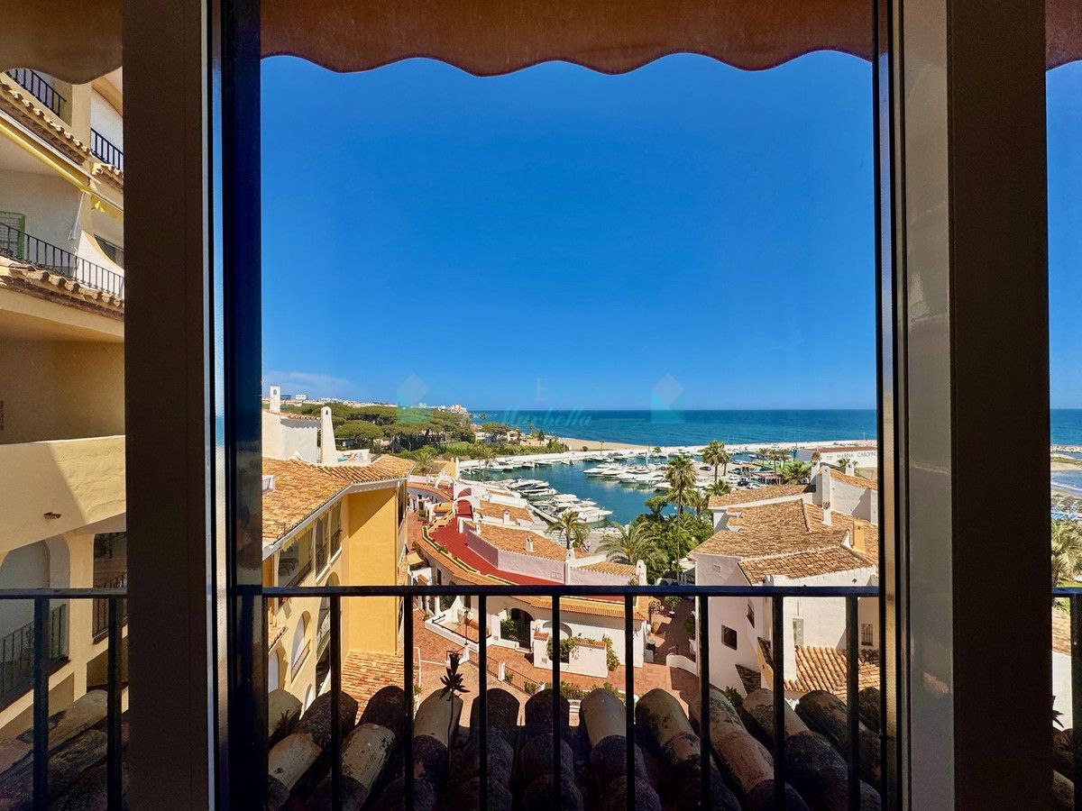 Apartment for sale in Cabopino, Marbella East