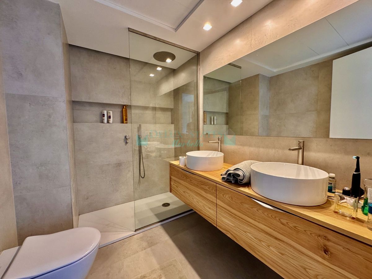 Apartment for sale in Cabopino, Marbella East
