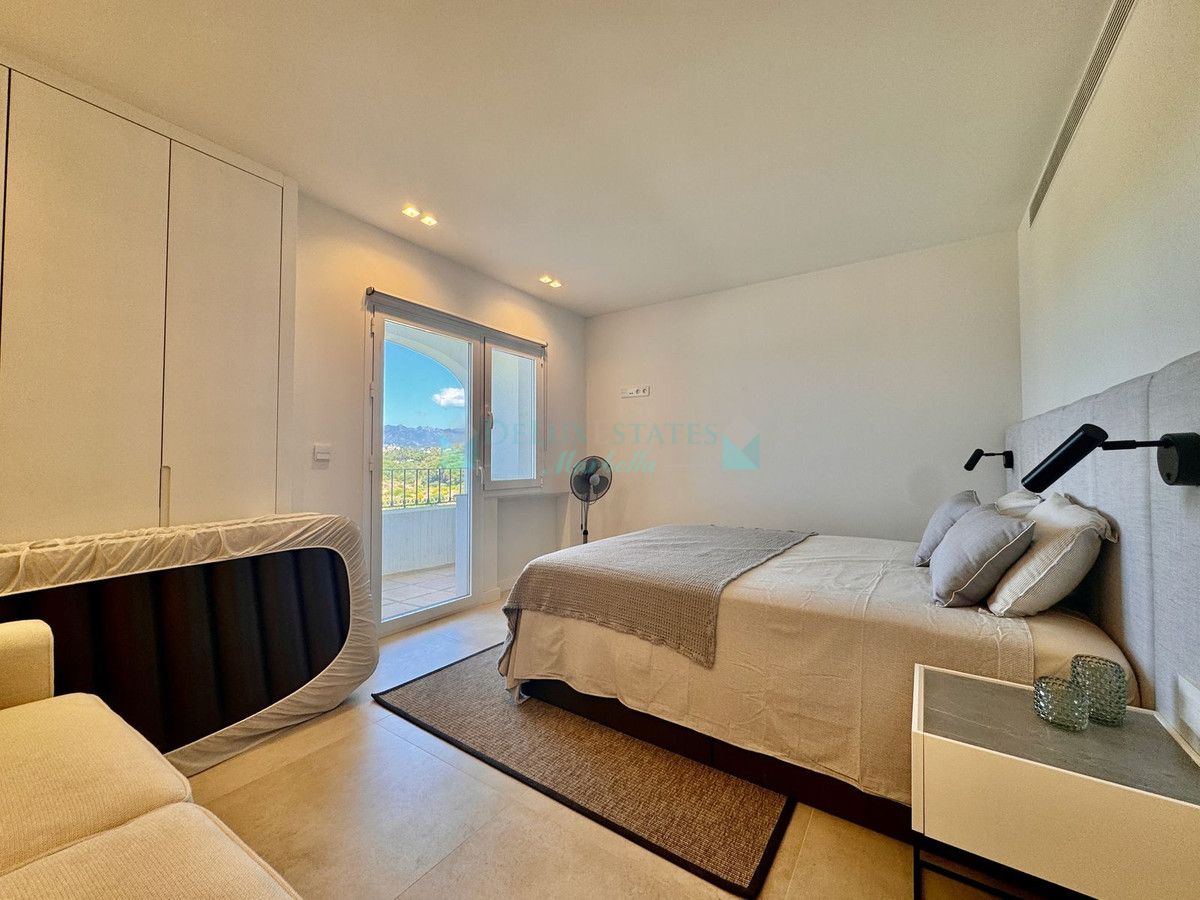 Apartment for sale in Cabopino, Marbella East