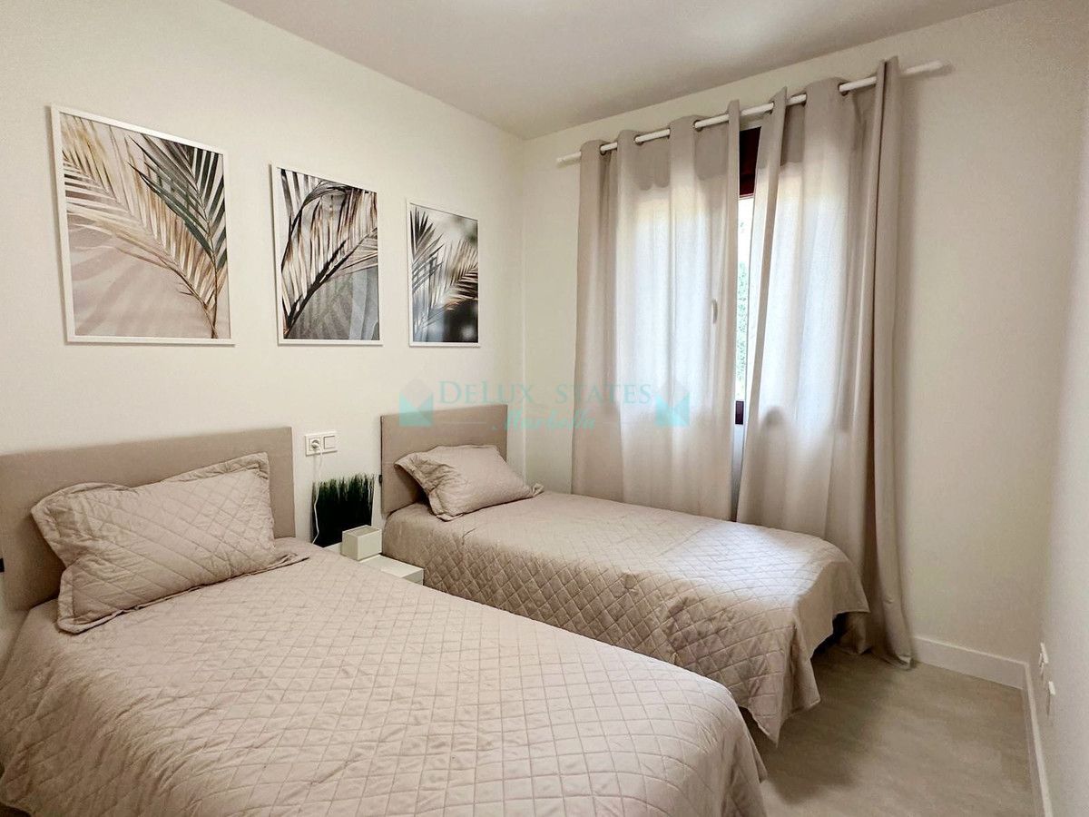 Apartment for sale in El Paraiso, Estepona