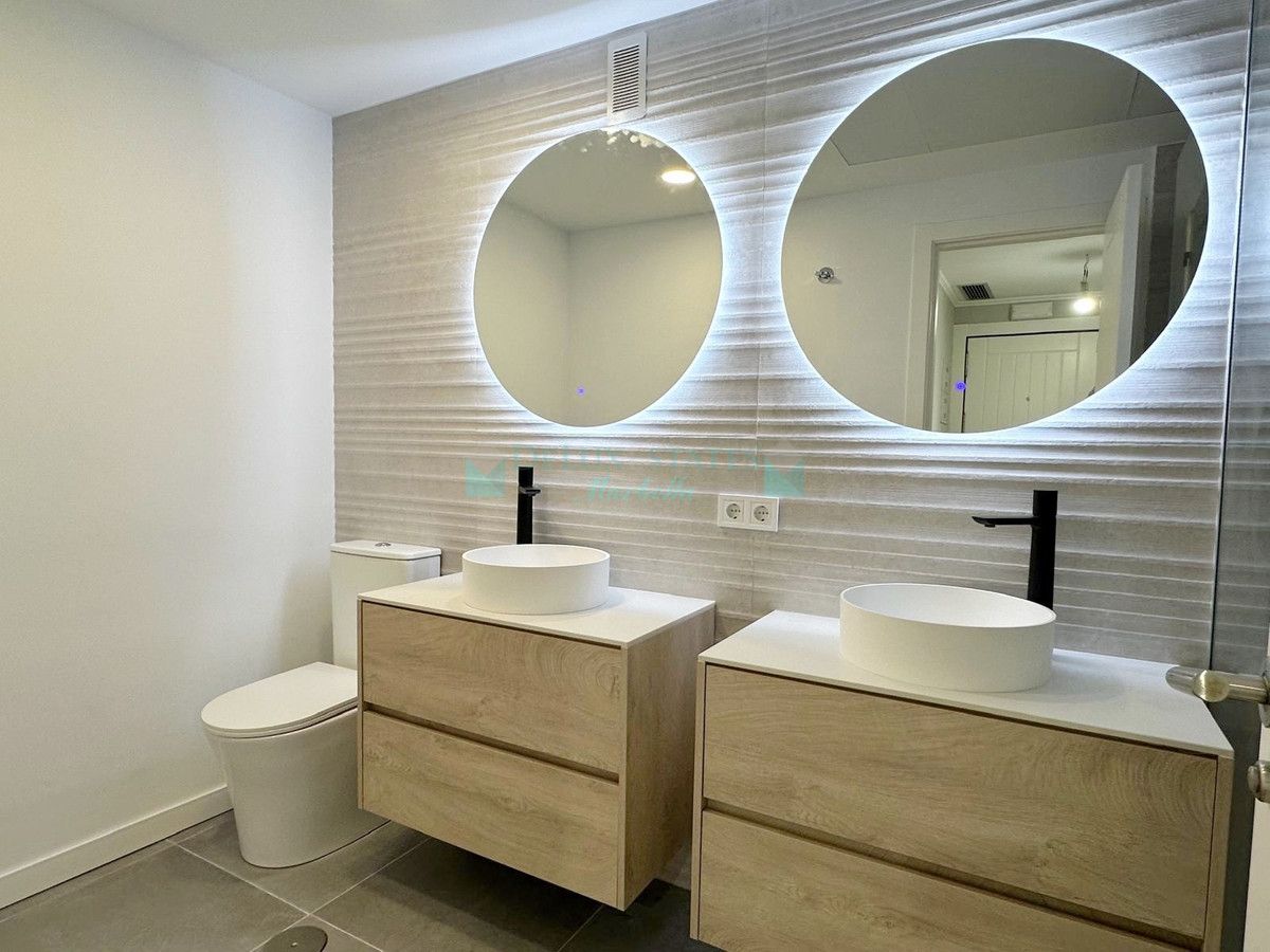 Apartment for sale in El Paraiso, Estepona