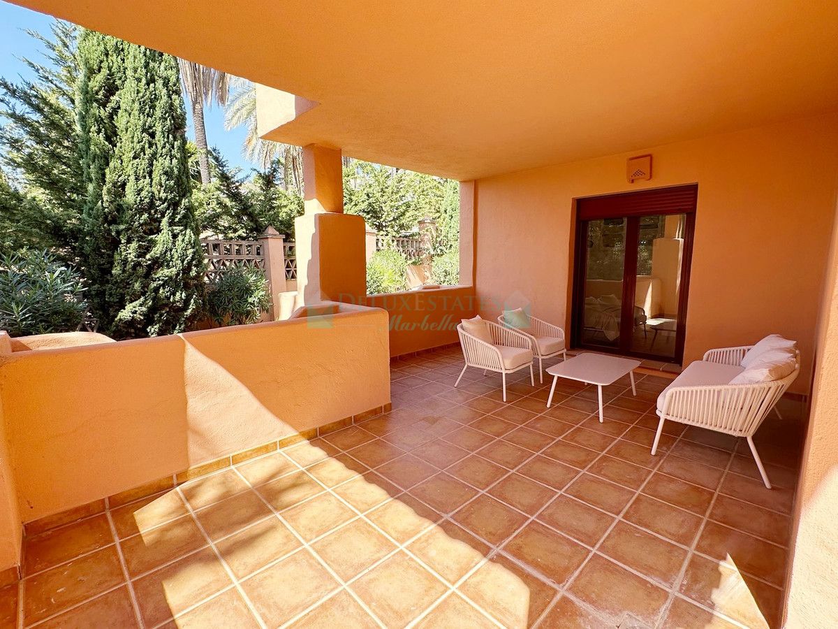 Apartment for sale in El Paraiso, Estepona