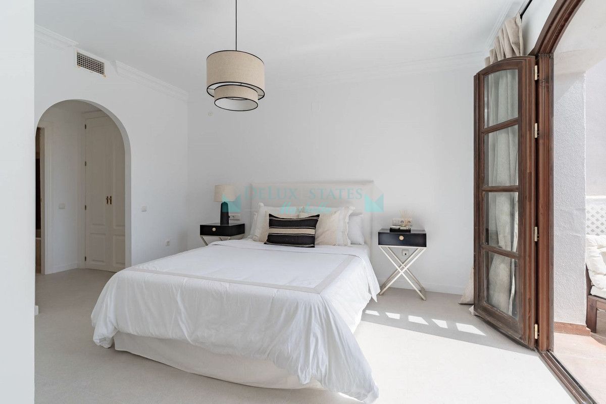 Town House for sale in Benahavis