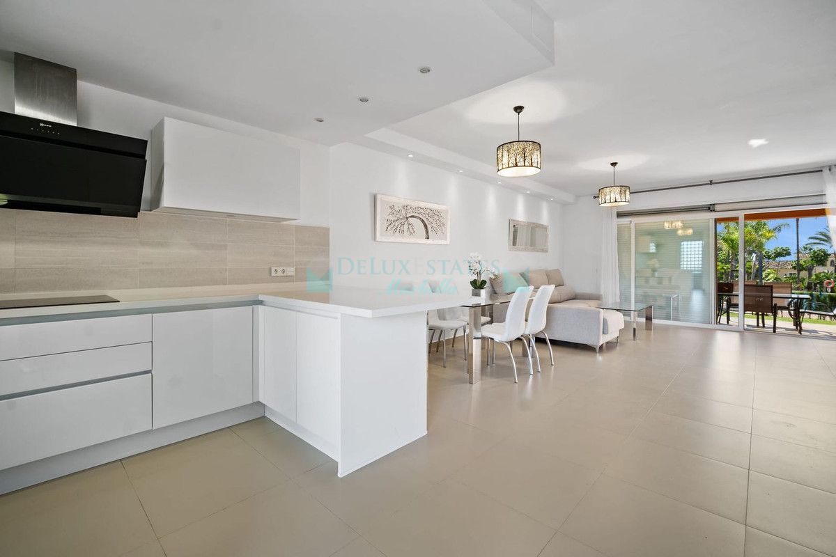 Semi Detached Villa for rent in Benahavis