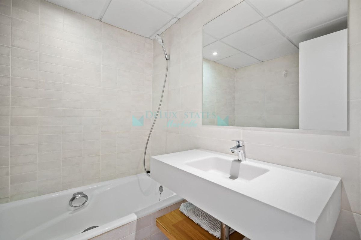 Semi Detached Villa for rent in Benahavis