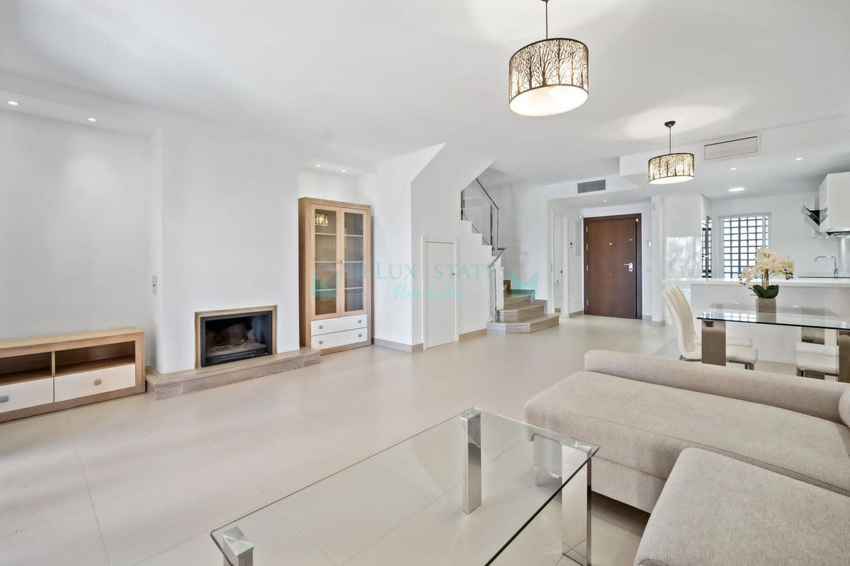 Semi Detached Villa for rent in Benahavis