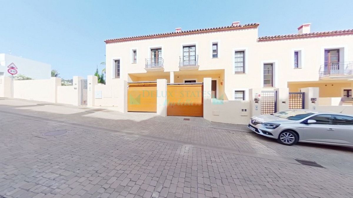 Town House for sale in Benahavis