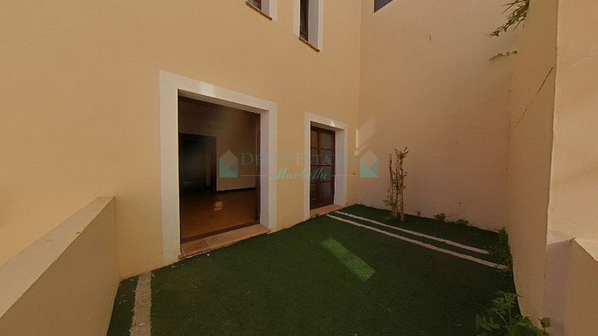 Town House for sale in Benahavis