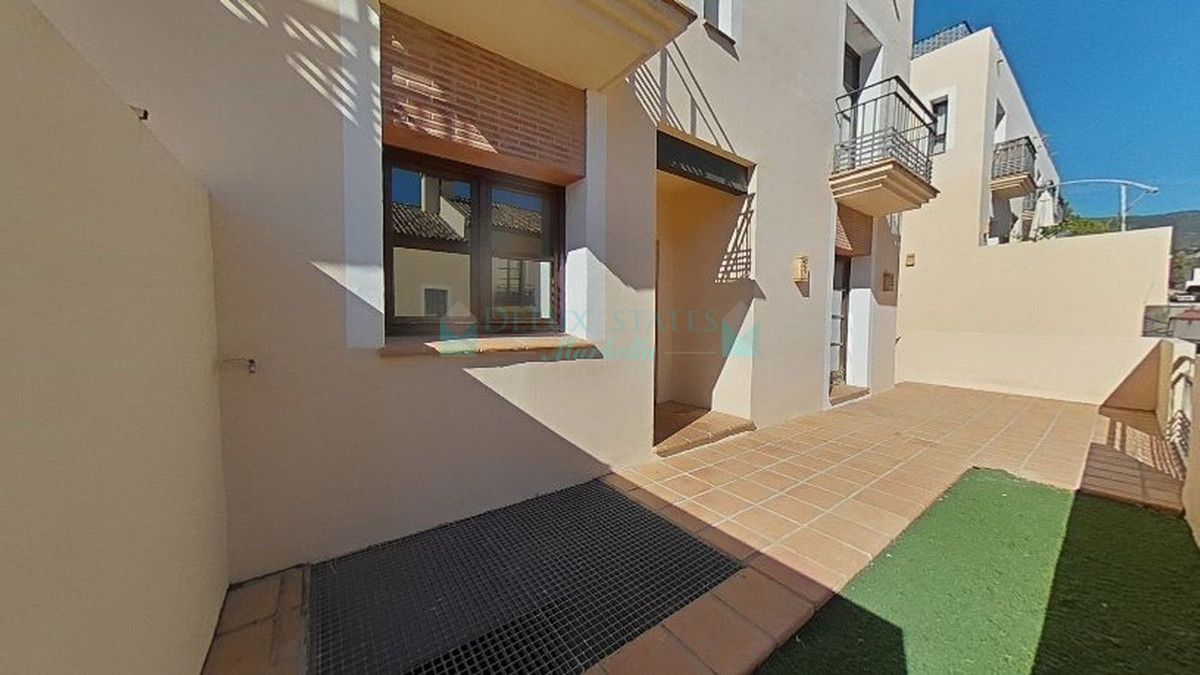 Town House for sale in Benahavis