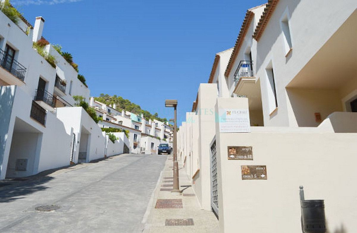 Town House for sale in Benahavis