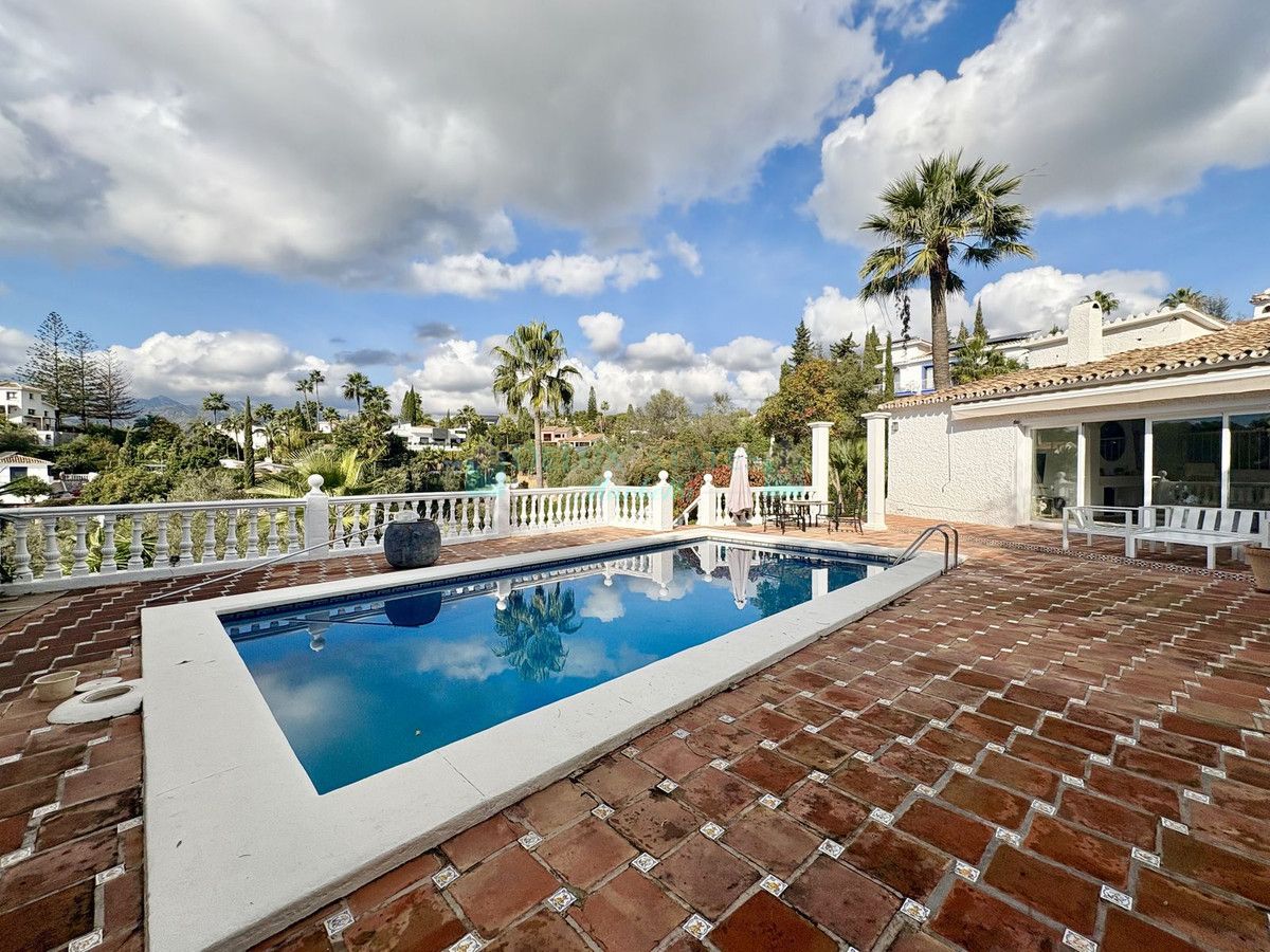 Villa for rent in El Rosario, Marbella East