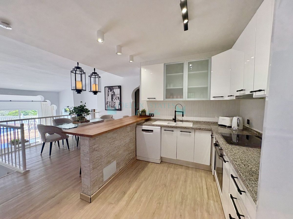 Villa for rent in El Rosario, Marbella East