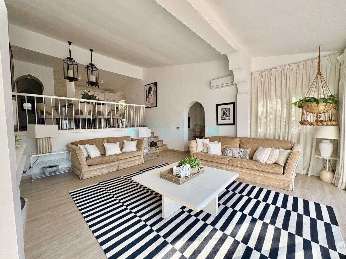Villa for rent in El Rosario, Marbella East