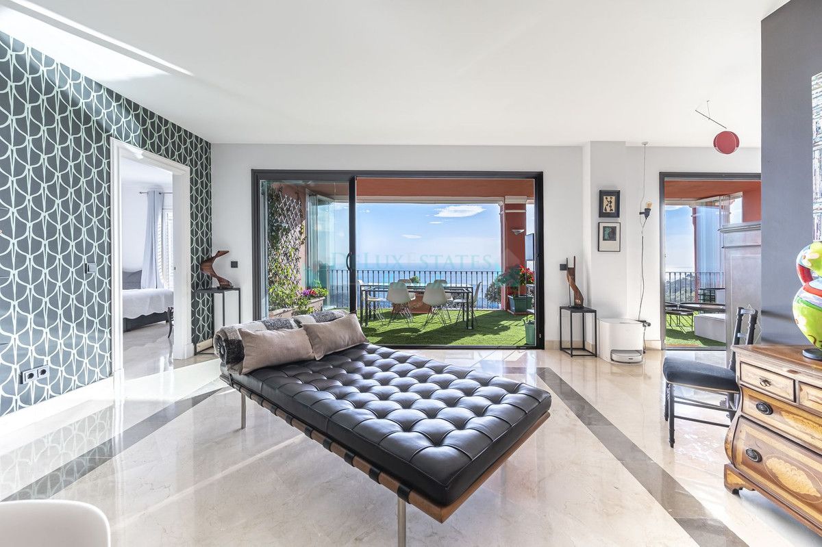 Apartment for sale in La Mairena, Marbella East