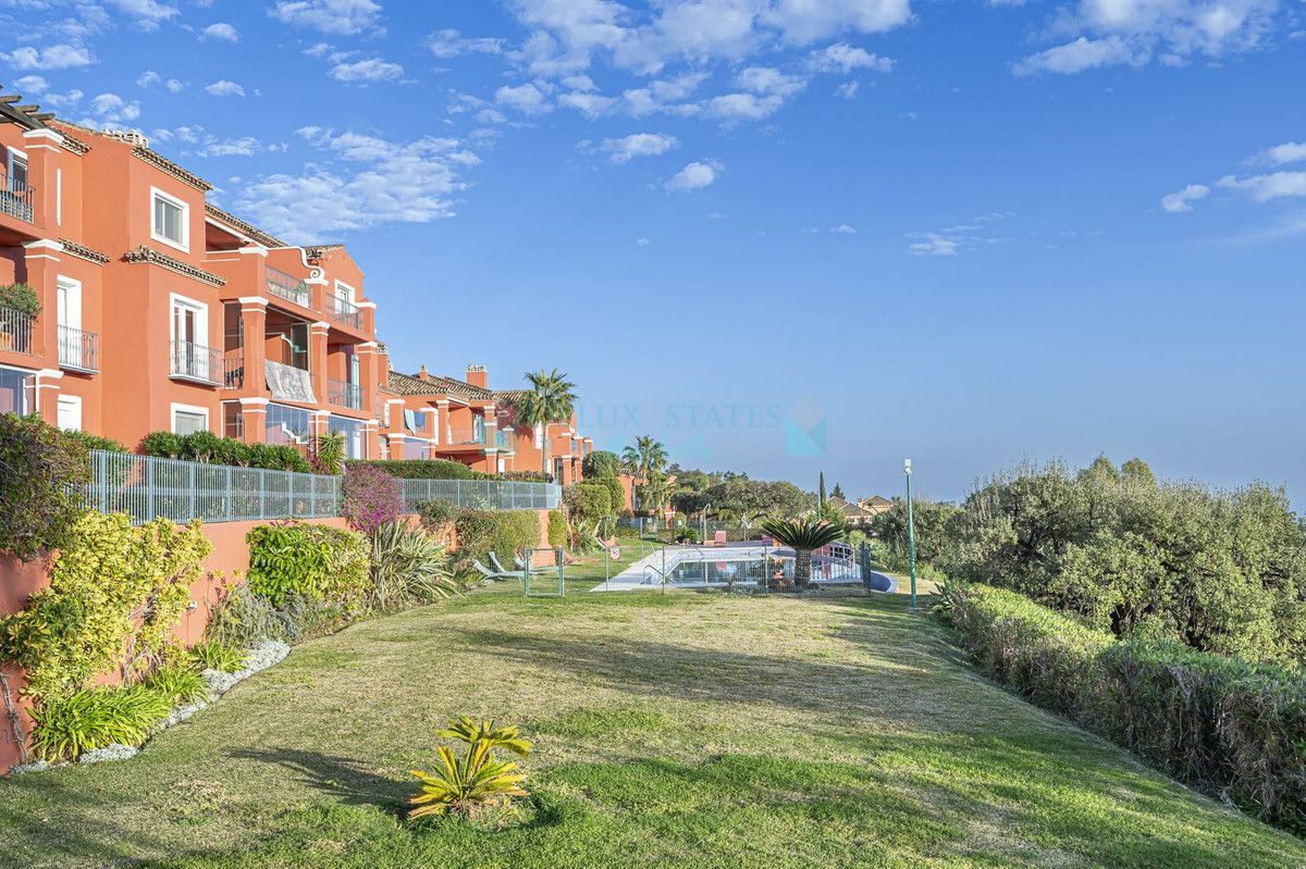 Apartment for sale in La Mairena, Marbella East