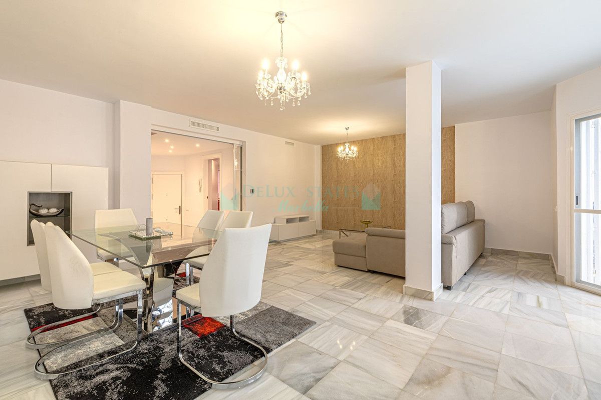 Town House for sale in Nueva Andalucia