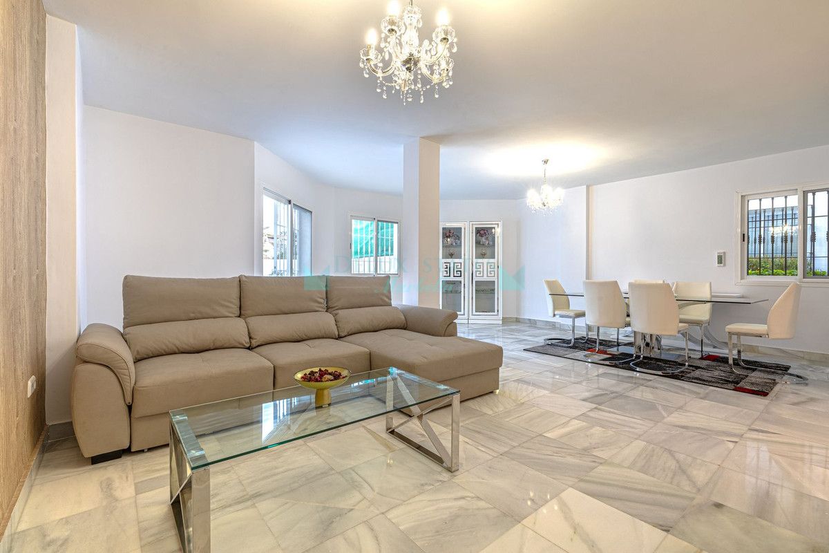 Town House for sale in Nueva Andalucia