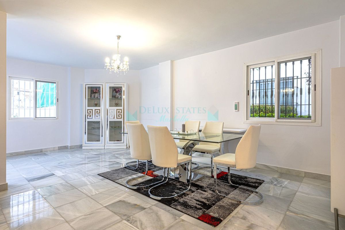 Town House for sale in Nueva Andalucia