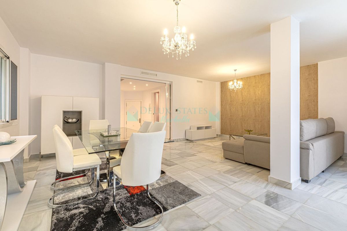 Town House for sale in Nueva Andalucia