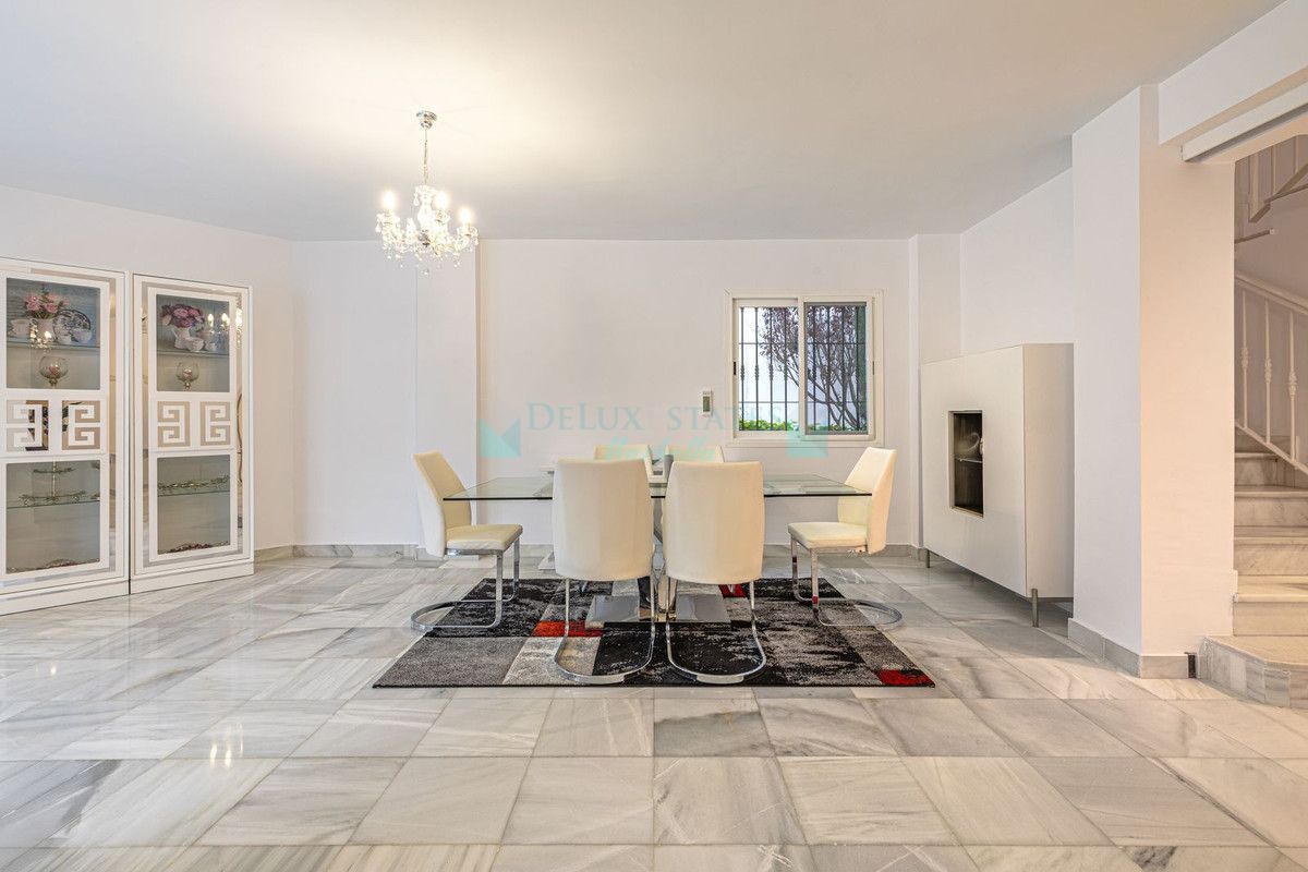 Town House for sale in Nueva Andalucia