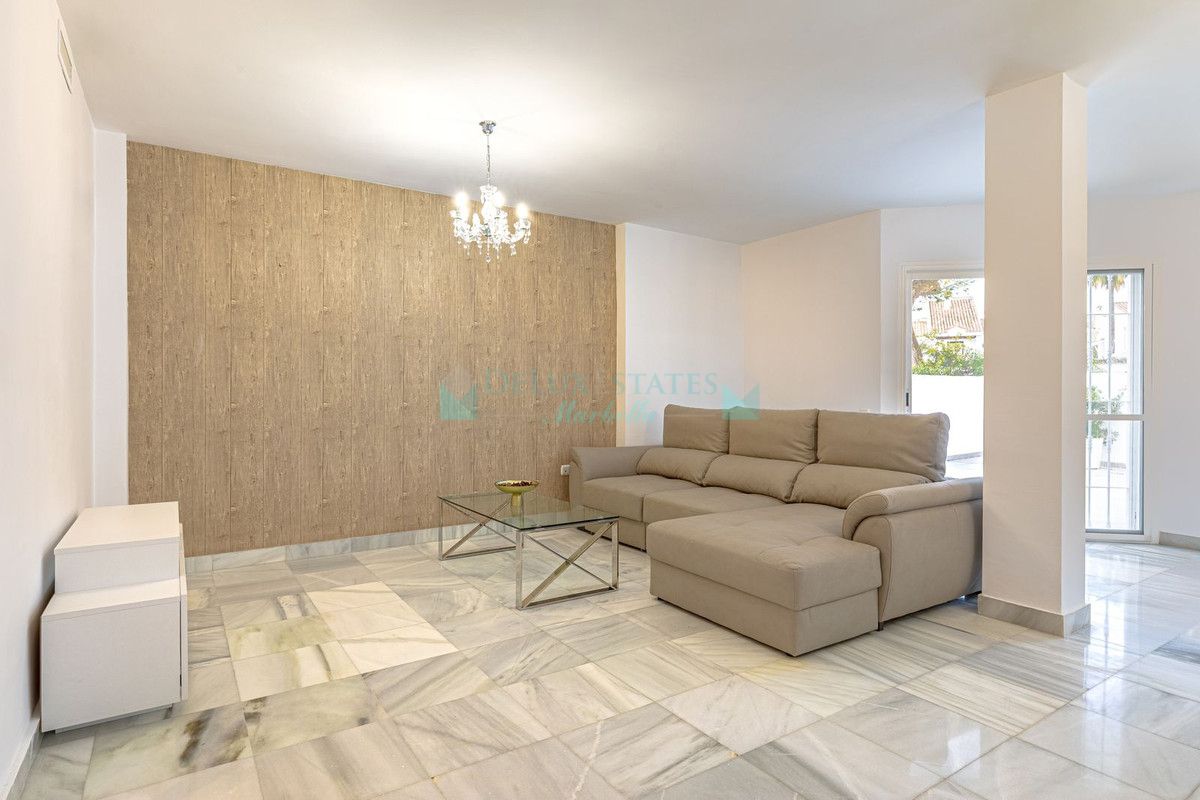 Town House for sale in Nueva Andalucia
