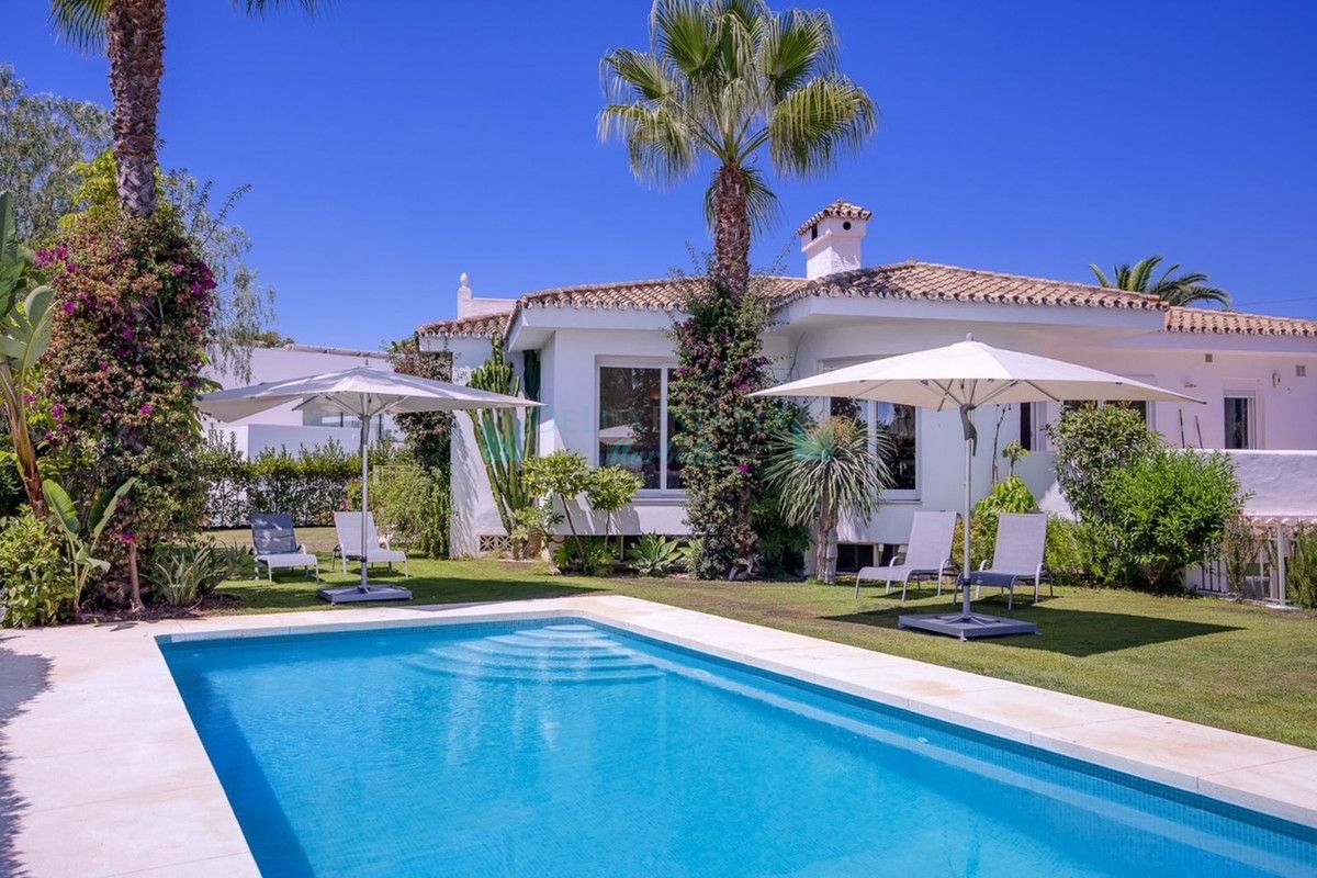 Villa en alquiler en Marbesa, Marbella Este