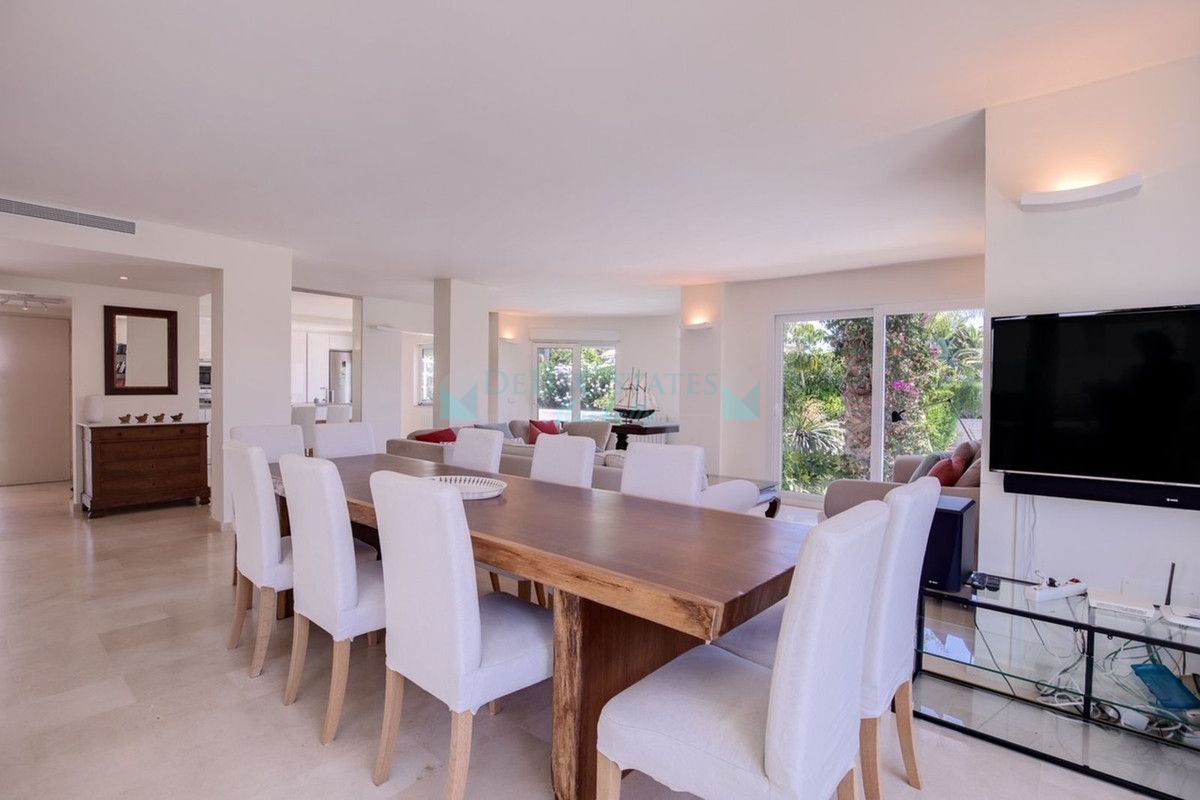 Villa en alquiler en Marbesa, Marbella Este